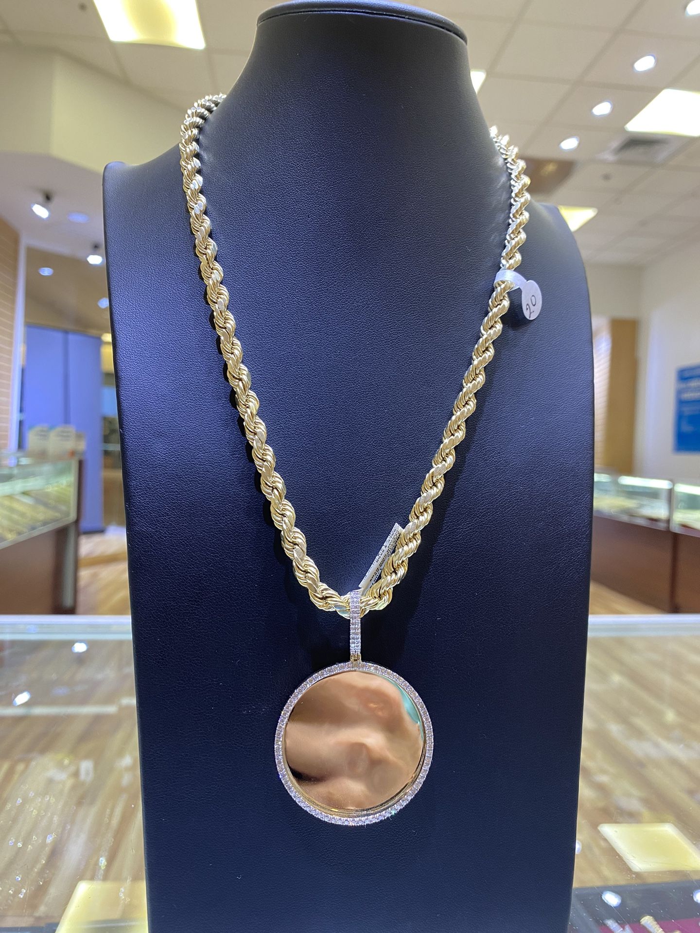 10k Rope Chain And 10k Diamond Memory Pendent
