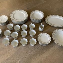 Wyndham Fine China Lizbeth 341 Porcelain Dish Set