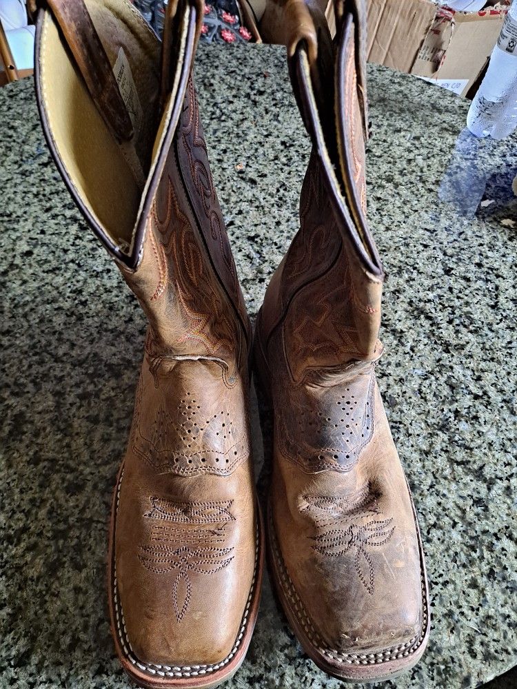 CODY JAMES. SIZE 9