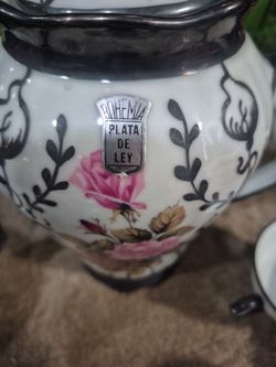 Porcelain dish set