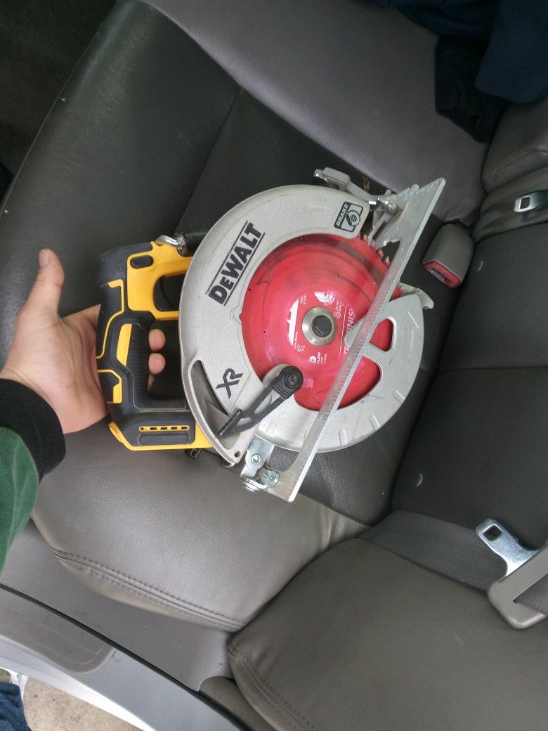 DeWalt Cordless Circular Saw 