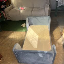 Toddler bed