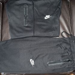 Mens Nike sweatsuits sizes large,2x,3x hit me 🔥💯‼️☝️ $70 each