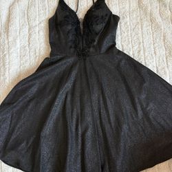 Vestido negro de baile sorpresa