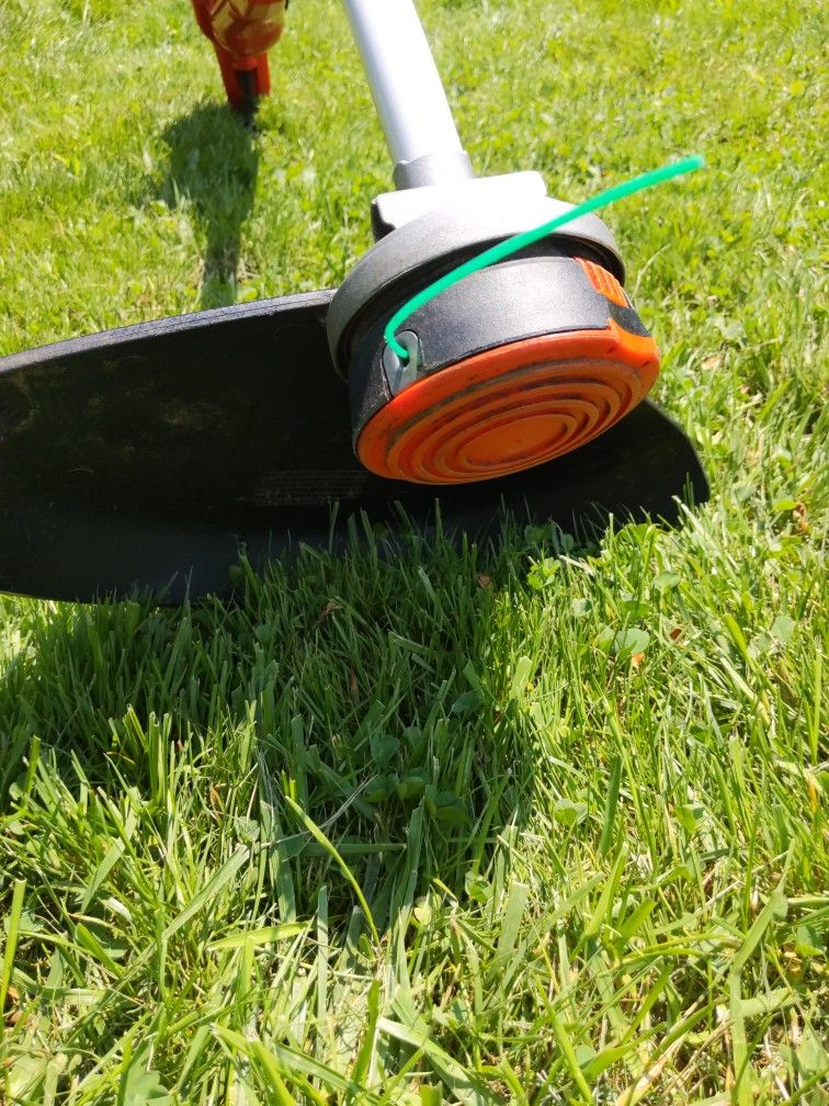 Plug In Black & Decker Grasshog XP Trimmer for Sale in Broadview