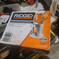 RIDGID 5.5 Amp Compact Fixed-Base Corded Router