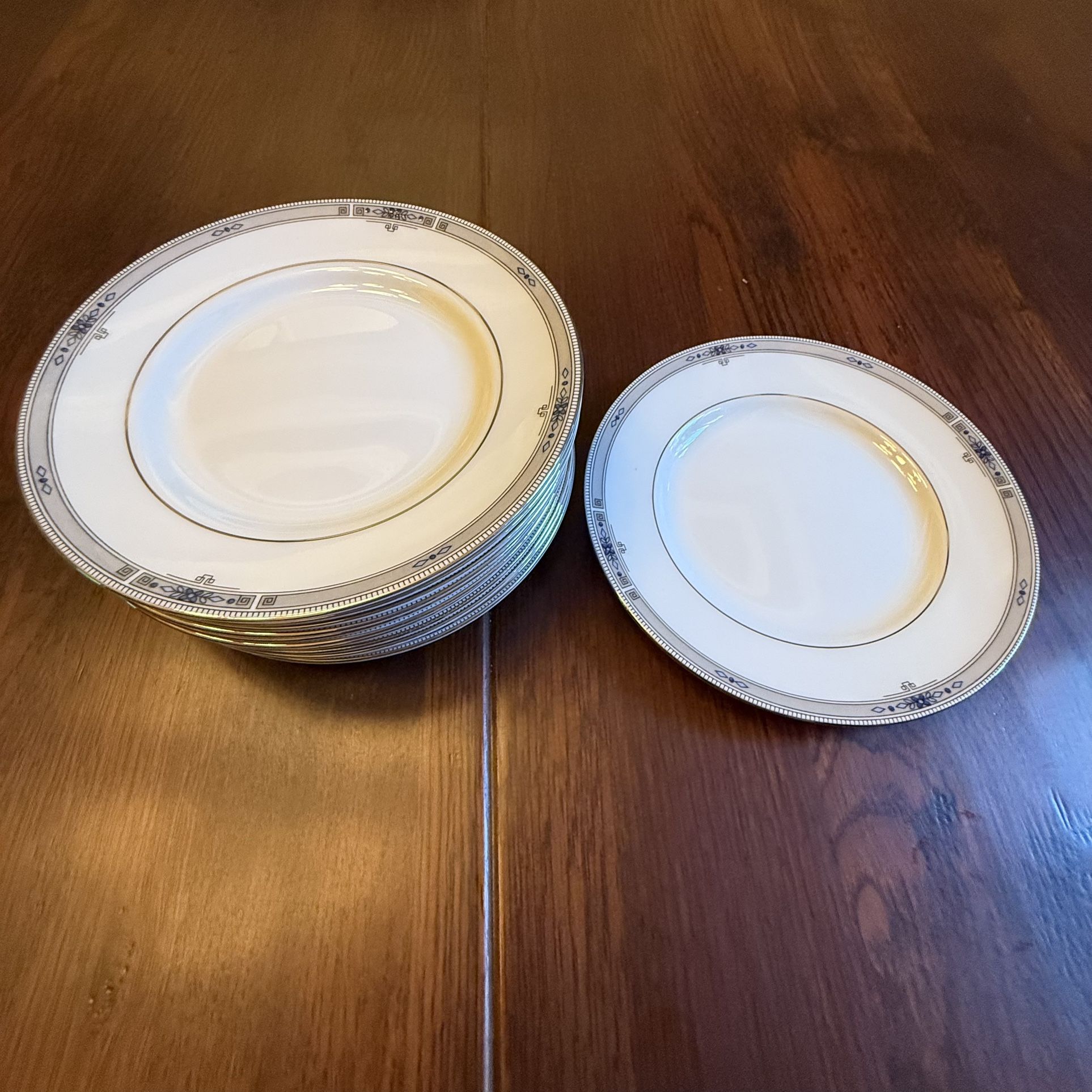 (12) Wedgwood Amherst Bone China 6” Bread & Butter Plates England