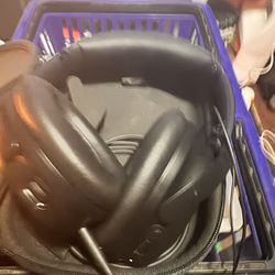 Bose Quiet Comfort Headphones. Used Twice