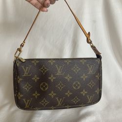 Vintage Louis Vuitton Monogram Pochette