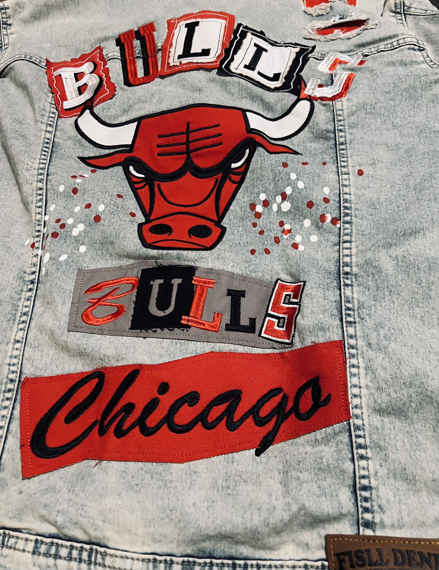 NBA Chicago Bulls unisex XL Fisil distressed denim jacket NWT
