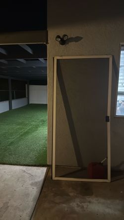 Free sliding screen door