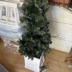 4 Foot Christmas Tree Lighted