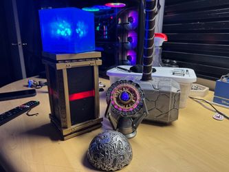 Disneyland Avengers Campus Infinity Saga Relics ( lot )