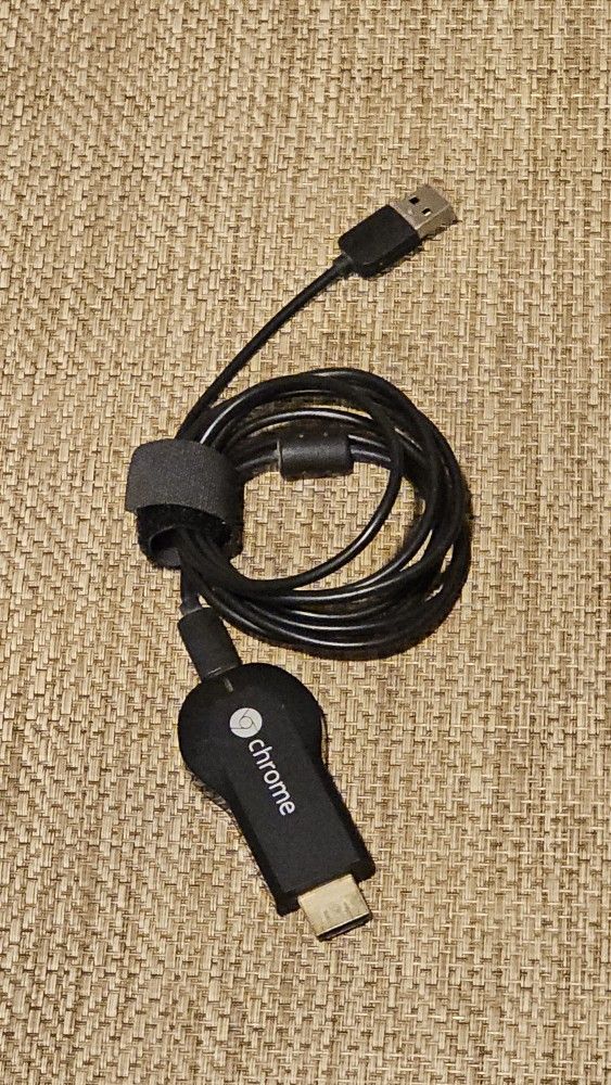 Google H2G2-42 Chromecast (1st Generation) Streaming Media Player