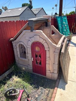 Kids play house