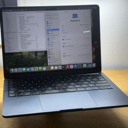 MacBook Air M3 13inch 16 GB RAM 256 GB SSD ~ %100 Battery Health