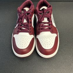 Air Jordan 1 Low ‘cherrywood red’ Size 11