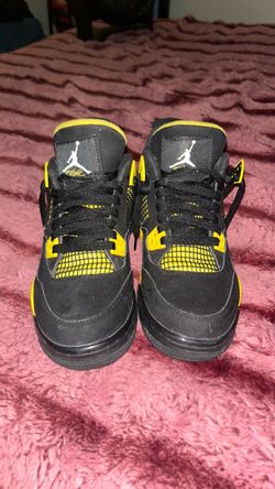 Air Jordan 4 Thunder Black Yellow Sneakers