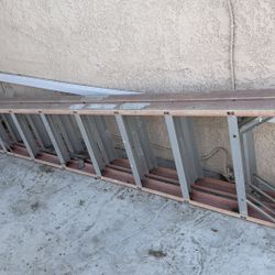 Louisville 8 feel tall fiberglass ladder