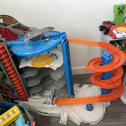 Hot wheels super ultimate car gorrila garage