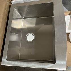 Farmhouse Kitchen Sink with front Apron 24”
