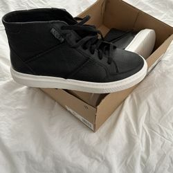 Women’s 9.5 Ugg Boot New