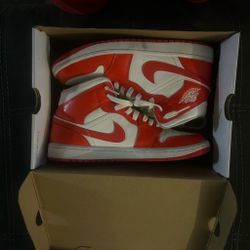 Jordan 1 mid Habanero Red