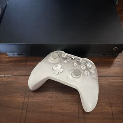 Xbox One X / Games And Controller