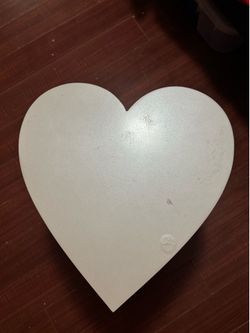 heart shaped table stand