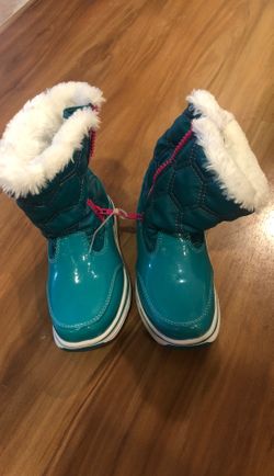 Snow boots