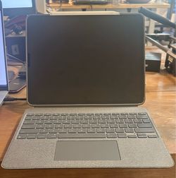 iPad Pro 5th Gen, 1 TB, 16GB Ram, WiFi, + free Logitech keyboard case
