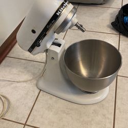 Old Model KitchenAid Mixer In Good Condition 