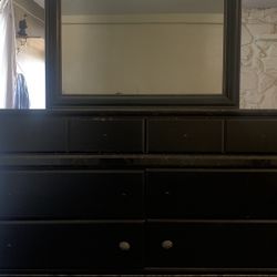 Dresser With Mirror 