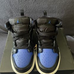 NIKE JORDAN 1 MID