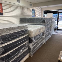 MATTRESSs SELLERs BRAND NEW TWIN SIZE $110. FULL SIZE. $179. QUEE. SIZE .$190 WE DELIVERY 🚚 LOCATION 303 POCASSET AVE PROVIDENCE RI 