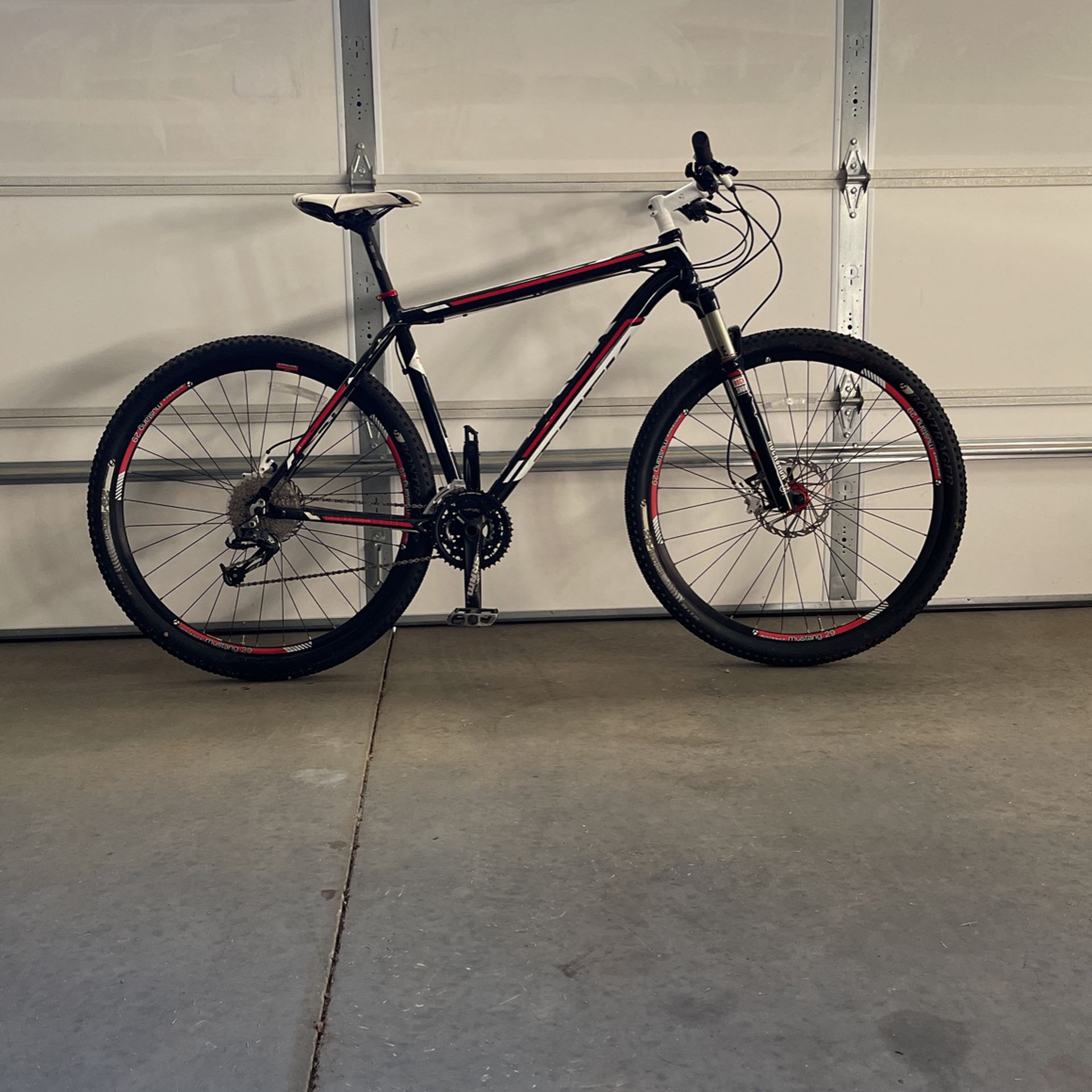 29” Trek Mountain Bike