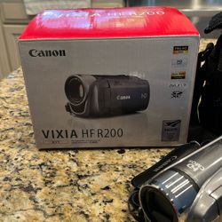 Canon Vixia HF200 Camcorder