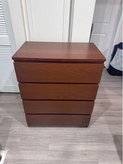 4-Drawer Wood Dresser / Chest – 31.5x19x39.5”