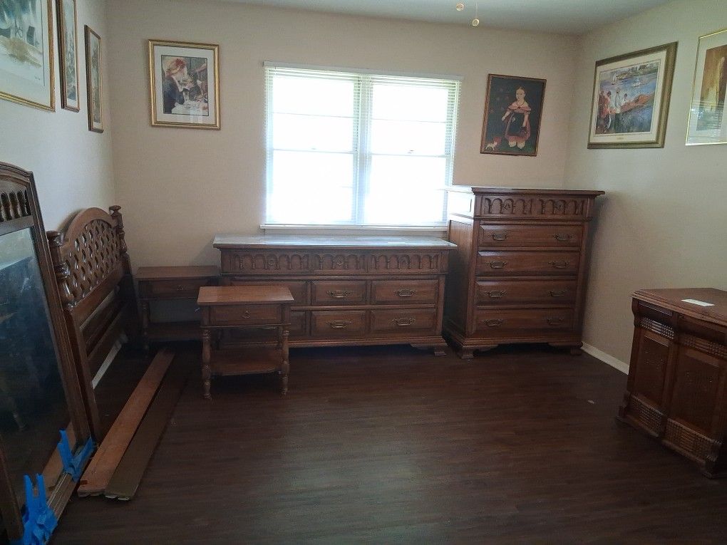 Solid Walnut Bedroom Set Full size