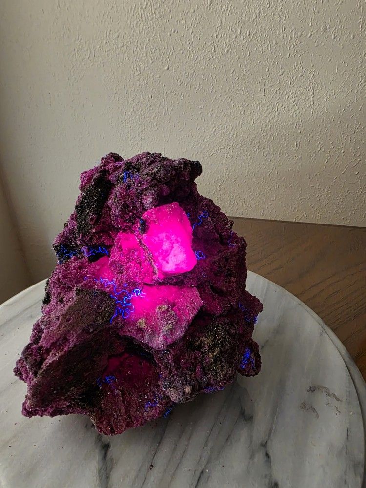 4.9 Lb (2200g) Sparkling Ruby Specimen Strong Reactive With UV Lights