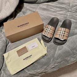 Burberry Furley Vintage Slides 
