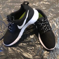 NIKE WOMENS SHOES