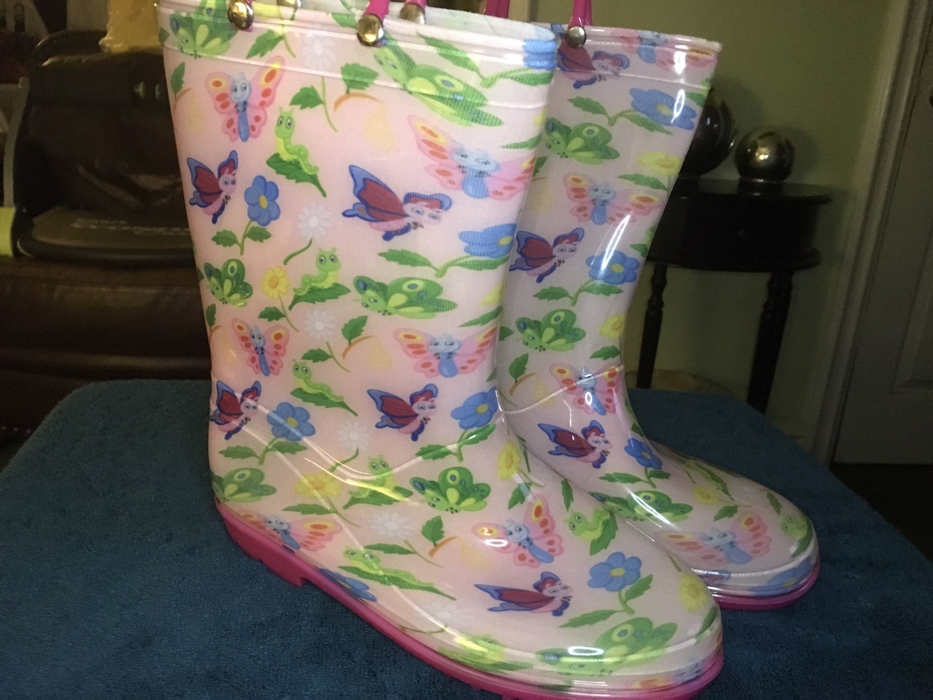 NEW BIG KIDS RAIN BOOTS SIZE 6 ONLY AVAILABLE
