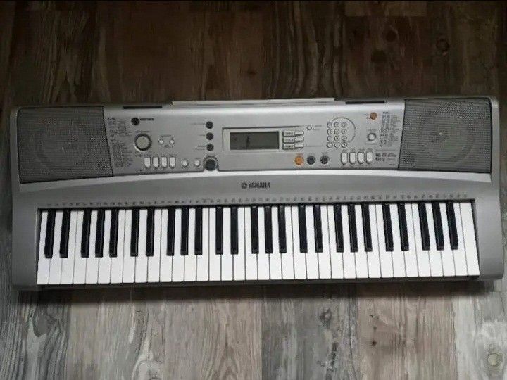 Used Yamaha Keyboard YPT-300