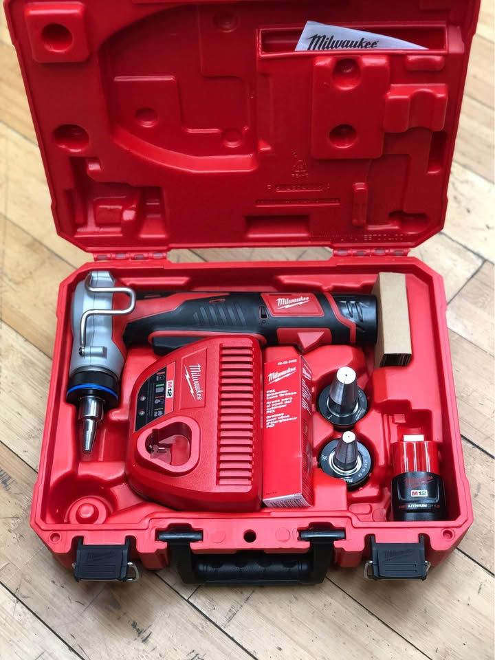 MilwaukeeTool 2474-22 M12 Cordless PEX Expander Kit — 2 Batteries
