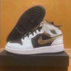 Nike Air Jordan 1 Mid GS White Gold Size 5Y/6.5W Brand New