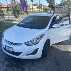 2016 White Hondai Elantra