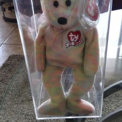 Collectibles.Look Celebrate the bear .15 Years Beanie Babybear in case protector