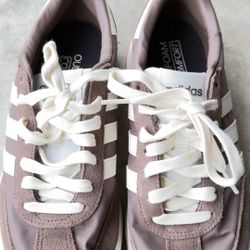 Adidas Size 9 Women’s 