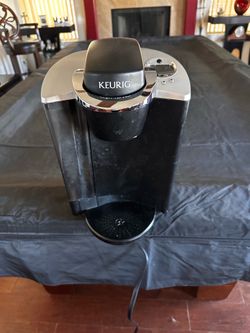 Keurig coffee pot, meat slicer and in drawer knife holder